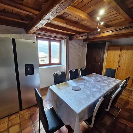 Grande Maison De Village Avec Piscine Chauffee